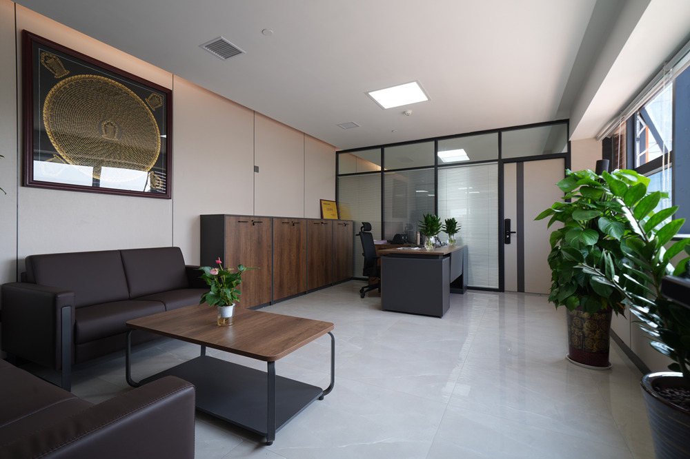 1713427694541472.jpg 主管辦公桌.jpg