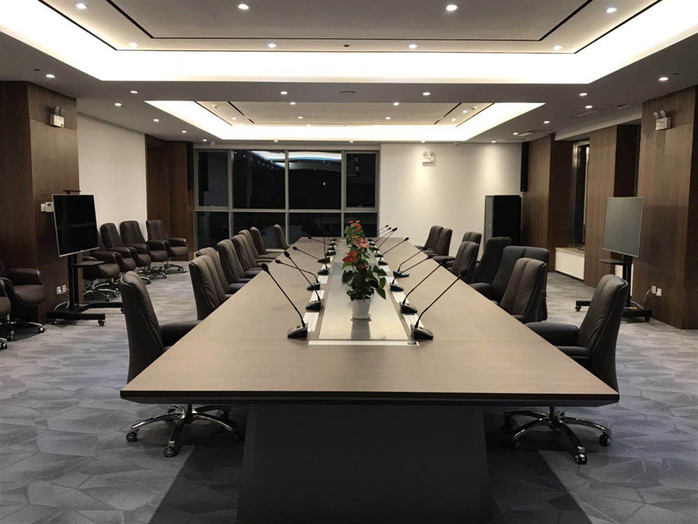 1713944188646949.jpg 會議桌.jpg